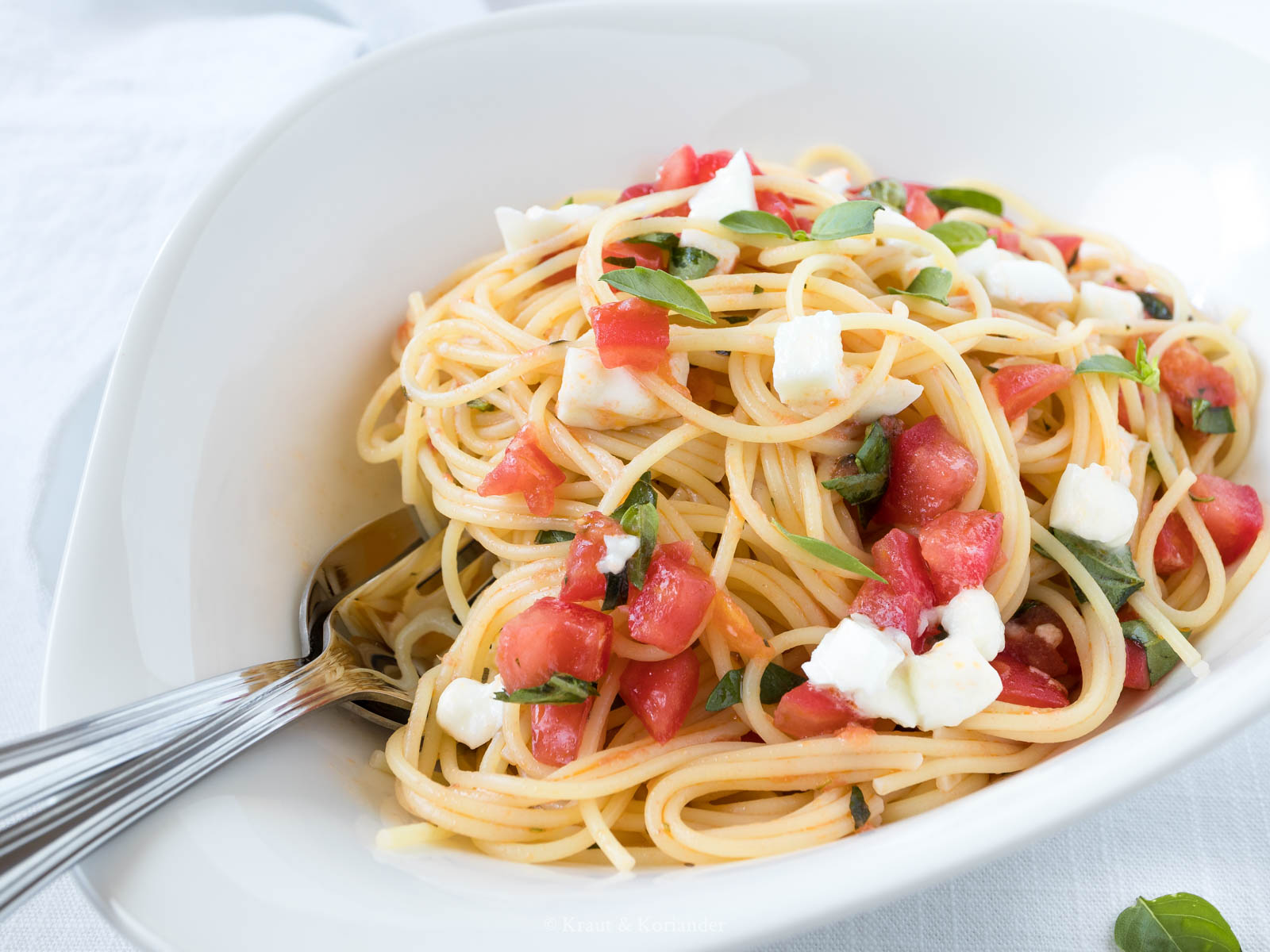 Leichte Spaghetti mit Tomaten und Mozzarella